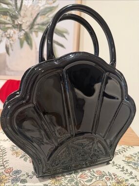 Black Patent PU Shell Siren Bag with Zipper (Excellent Condition)